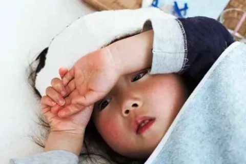 Cara Praktis Mengatasi Demam Anak Dengan Plester Kompres