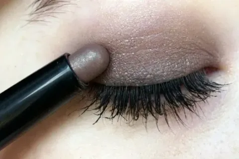 Tren Warna Eyeshadow Natural Pilihan