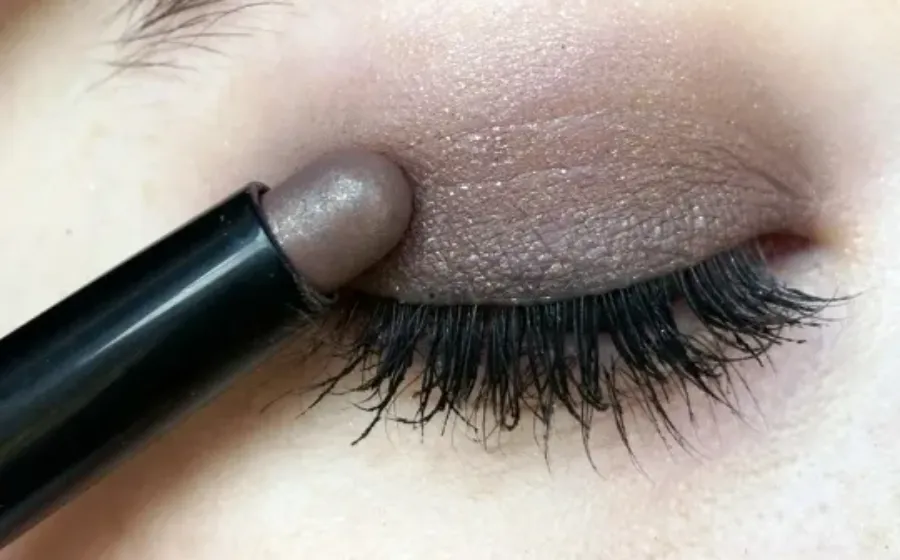 Tren Warna Eyeshadow Natural Pilihan