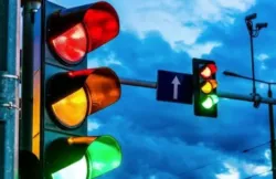 Cari Distributor yang Jual Lampu Traffic Light Terpercaya Sinar Jaya Electric Solusinya