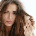 Tips Memilih Conditioner Yang Bagus Untuk Rambut Kering