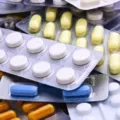 Penyuluhan PAFI Daik Kepada Masyarakat Lokal Tentang Penggunaan Obat Sesuai Dosis