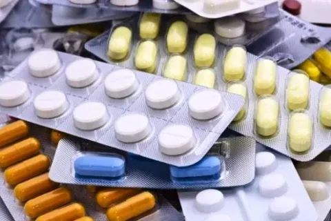 Penyuluhan PAFI Daik Kepada Masyarakat Lokal Tentang Penggunaan Obat Sesuai Dosis