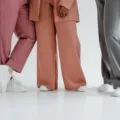 Panduan cara memadukan warna pakaian yang tepat untuk OOTD harian