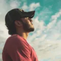 Ilustrasi cara membangun mindset positif dalam kehidupan sehari-hari