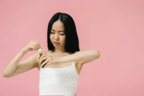Cara mengatasi kulit kusam agar wajah terlihat lebih glowing dan sehat berseri