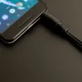 Tips menghemat baterai smartphone melalui pengaturan efisiensi layar dan konektivitas