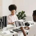 Ilustrasi proses cara membuat produk digital yang laku untuk bisnis online masa kini