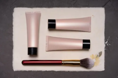 Panduan cara memilih skincare aman yang terdaftar resmi di BPOM demi menjaga kesehatan kulit wajah