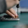 Cara mengatasi HP cepat panas agar performa gawai adem dan baterai awet