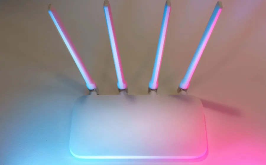 Langkah praktis cara mengatasi wifi lemot di rumah dengan mengatur posisi router agar sinyal kembali lancar