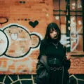 Inspirasi fashion kekinian anak muda gaya streetwear kasual oversized