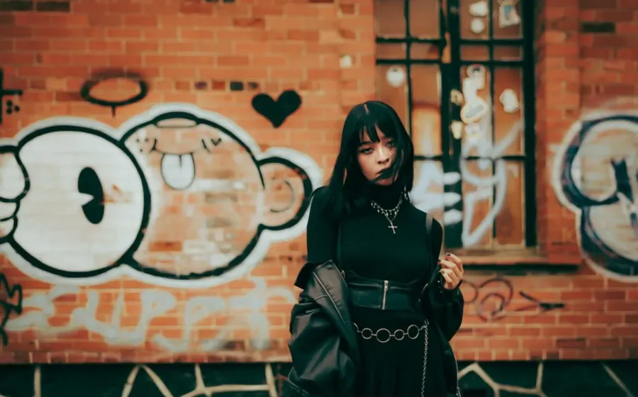 Inspirasi fashion kekinian anak muda gaya streetwear kasual oversized