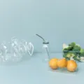 Kotak makan stainless steel dan botol minum ulang dipakai untuk ide gaya hidup ramah lingkungan