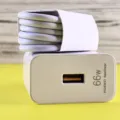 Adaptor charger smartphone aman dicolokkan ke stopkontak listrik